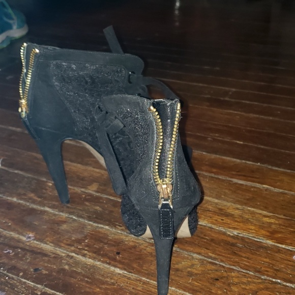 Shoes - Picture 2 of 2